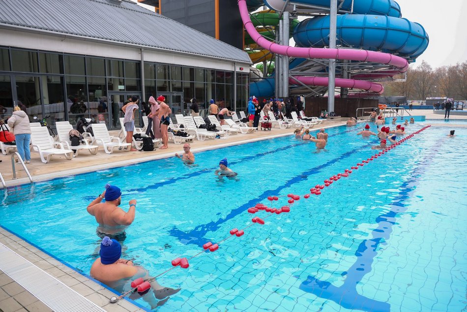 Pierwsze w tym sezonie morsowanie w Aquaparku Fala w Łodzi