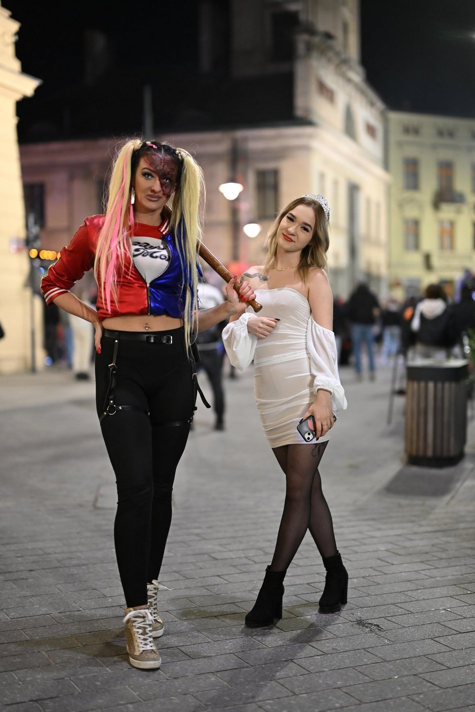 Łódź. Halloweenowa parada przeszła Piotrkowską w Łodzi. Tłumy duchów, czarownic i zombie!