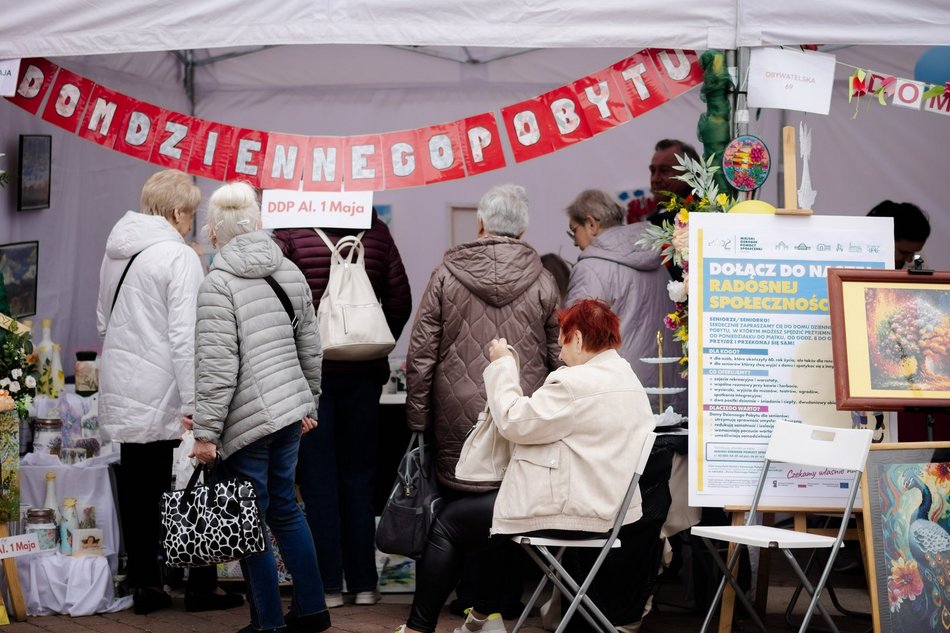 Ruszyły Senioralia 2026 w Łodzi. Trwa zabawa na rynku Manufaktury