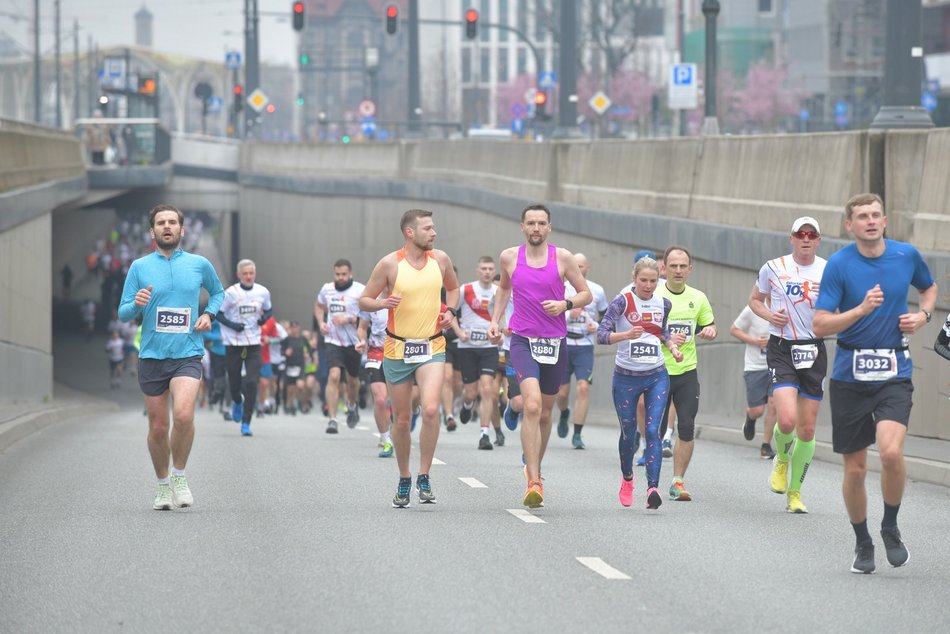 DOZ Maraton 2023. Brałeś udział w biegu? Znajdź się na zdjęciach!