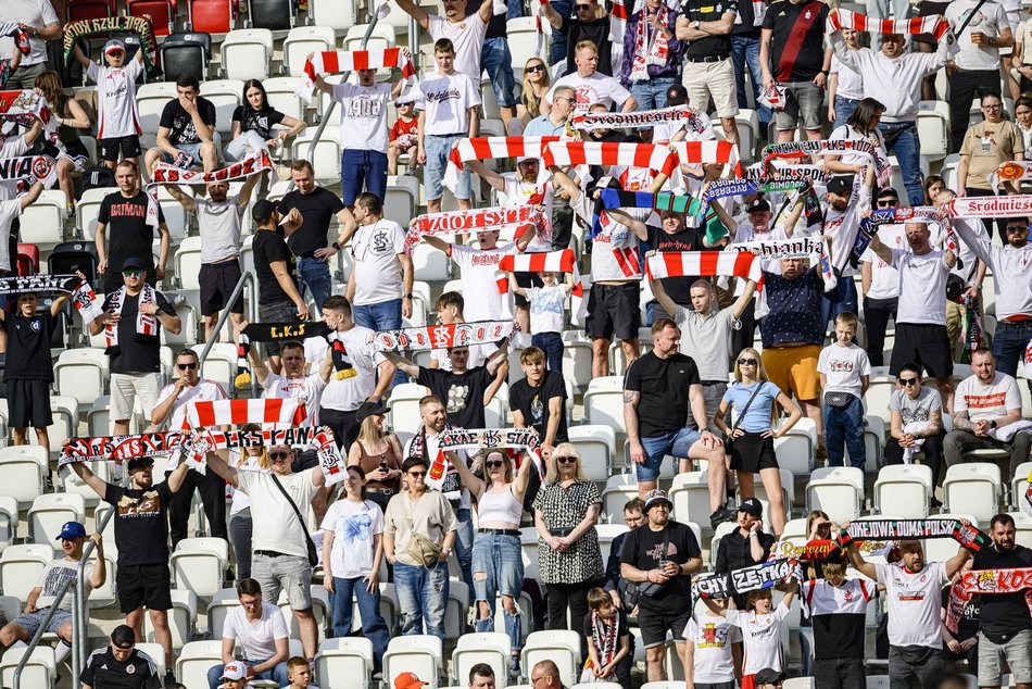 Kibice na meczu ŁKS Łódź z GKS Tychy. Odnajdź się w naszej galerii