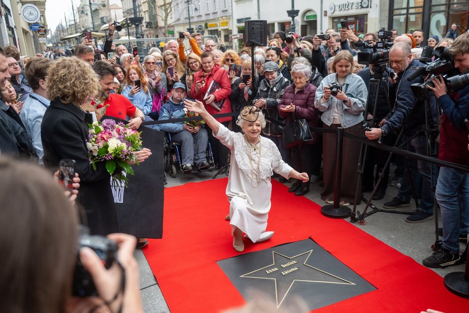 Łódź. Anna Seniuk kolejną uhonorowaną w Alei Gwiazd w Łodzi! Wielkie wyróżnienie dla wspaniałej aktorki!