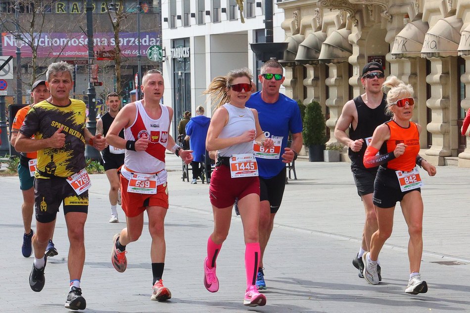 Łódź. DOZ Maraton Łódź 2026. Brałeś udział w biegu? Odszukaj się w galerii i zapisz na pamiątkę!
