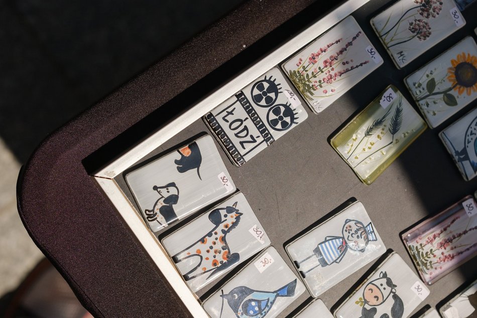 Łódź. Rękodzielnia na Piotrkowskiej w Łodzi. Kilkadziesiąt stoisk i różnorodny asortyment