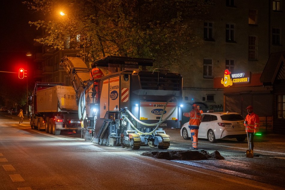 Remont Żeromskiego w nocy