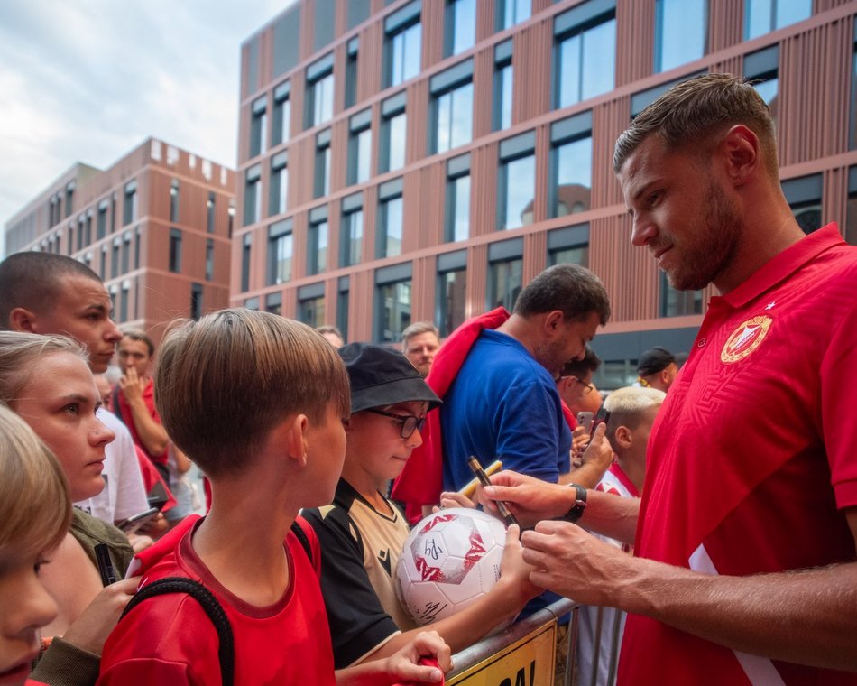 Widzew Łódź zaprezentował się w nowych strojach