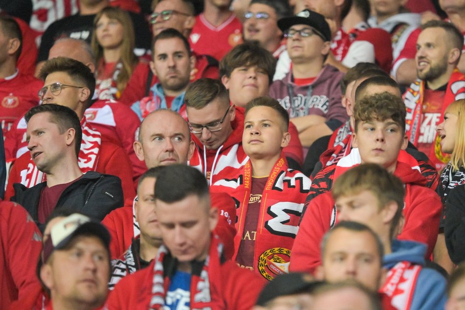 Kibice Widzewa Łódź z Pogonią Szczecin. Byłeś/aś tam? Znajdź się w galerii!