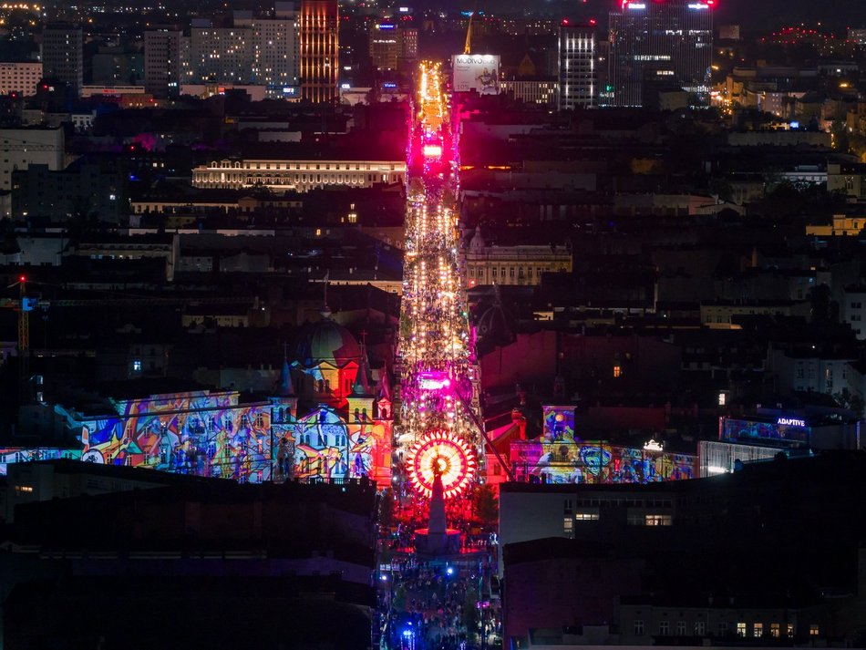 Light Move Festival 2025 Łódź z drona! Wybierz się na lot nad rozświetlonym miastem