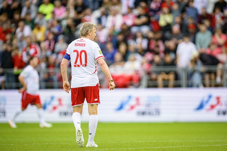 Łódź. Mecz Gwiazd w Łodzi. Na murawie Boniek, Krzynówek, Krychowiak