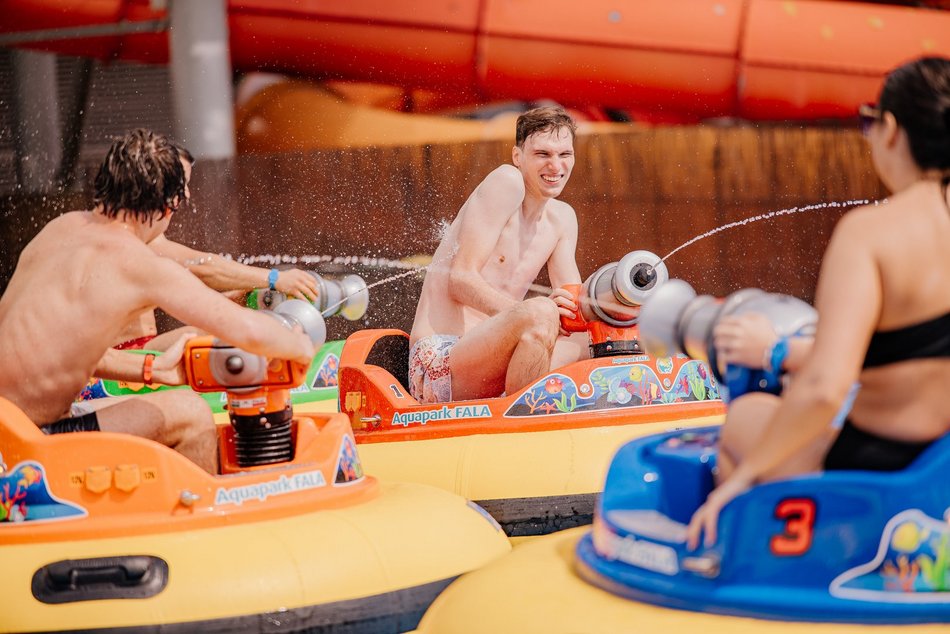 Łódź. Bitwa na wodnych skuterach w Aquaparku Fala! To jedyna taka atrakcja w Polsce!