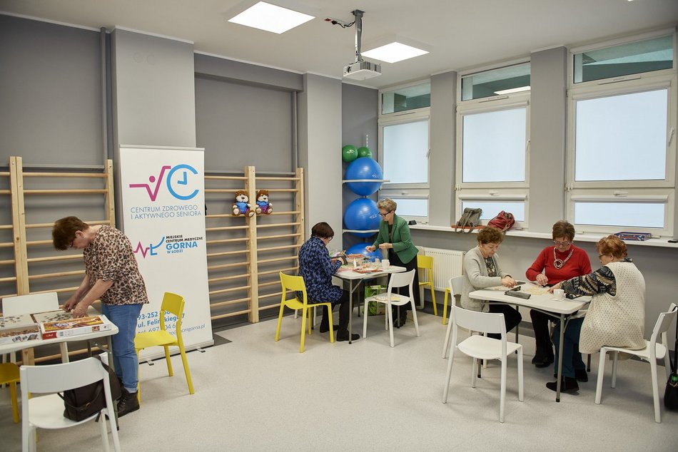 seniorzy w czasie wolnym