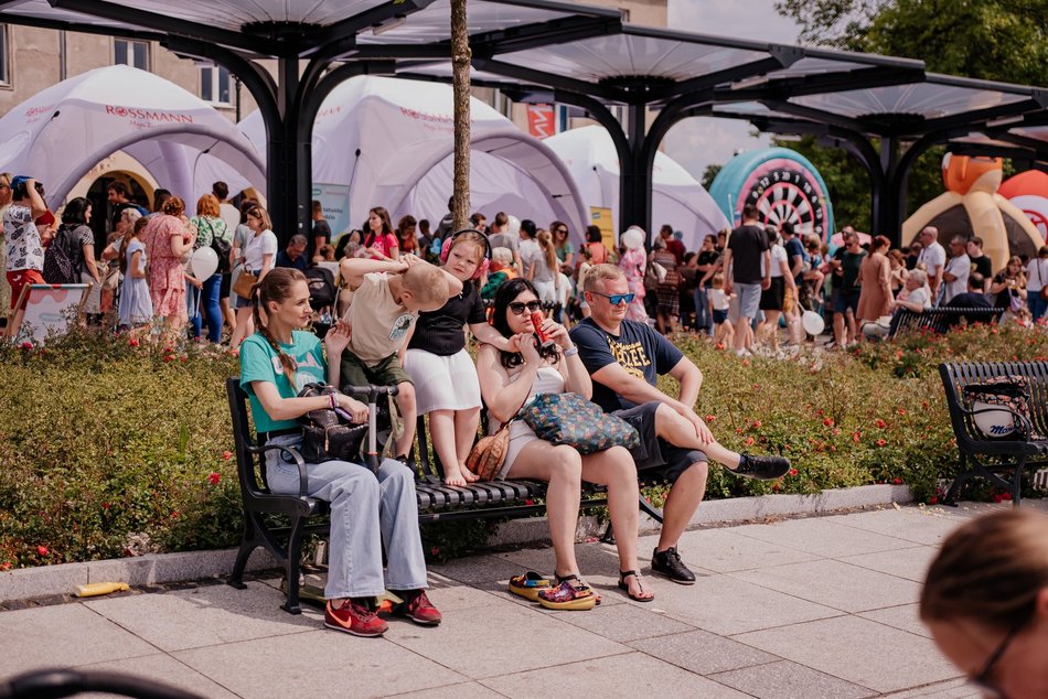 Łódź. Miejski Dzień Dziecka 2025 w Łodzi. Majka Jeżowska, dmuchańce i pokazy [ZDJĘCIA]