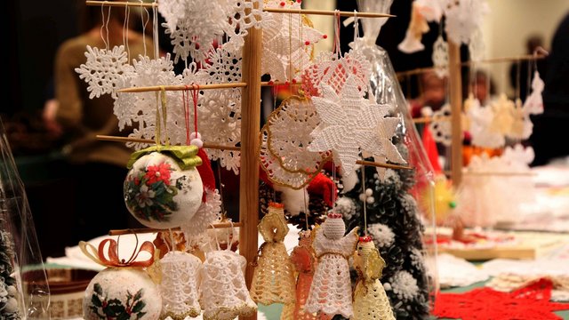 Świąteczny Kiermasz Sztuki w Łodzi. Unikatowe rękodzieło, ozdoby świąteczne i warsztaty