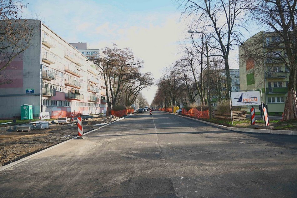 Łódź. Remont Łanowej w Łodzi. Jest już nowa jezdnia, trwają prace brukarskie