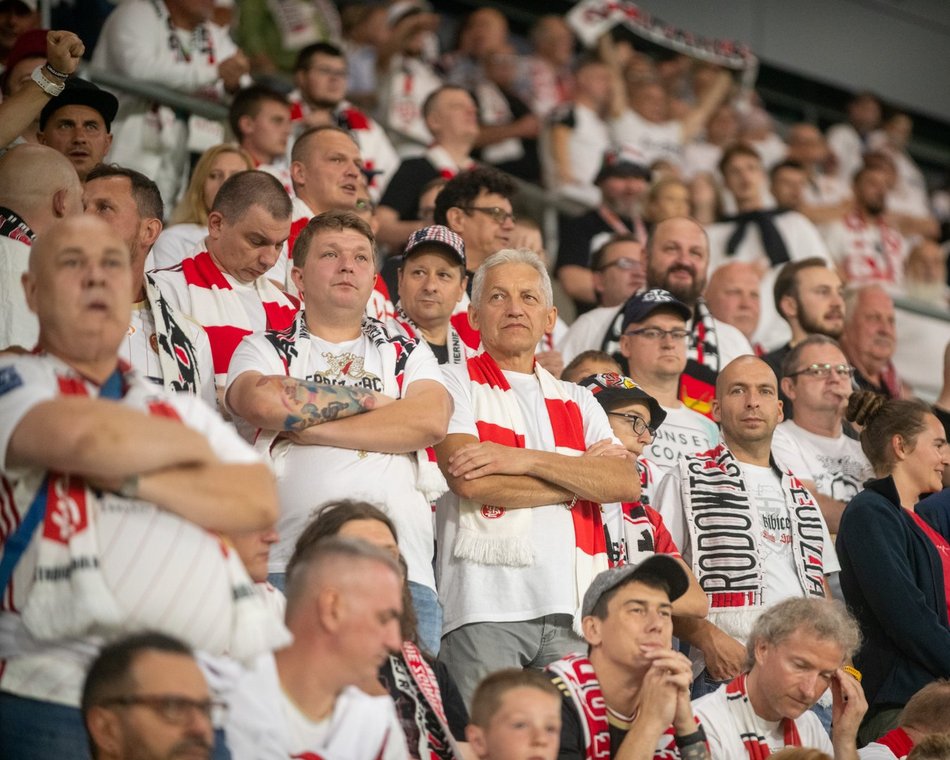 Mecz ŁKS Łódź – Korona Kielce. Kibice na trybunach stadionu przy al. Unii
