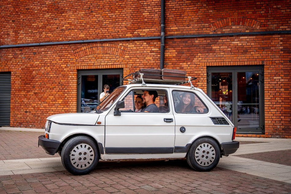 Łódź. Parada maluchów w Manufakturze! Kultowe fiaty 126p ciągle w modzie