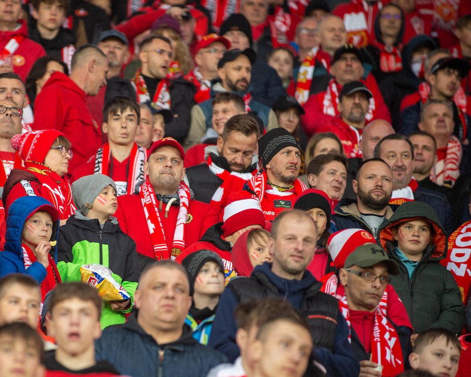 Łódź. Kibice na meczu Widzewa Łódź z Legią Warszawa. Byłeś? Odszukaj się w galerii