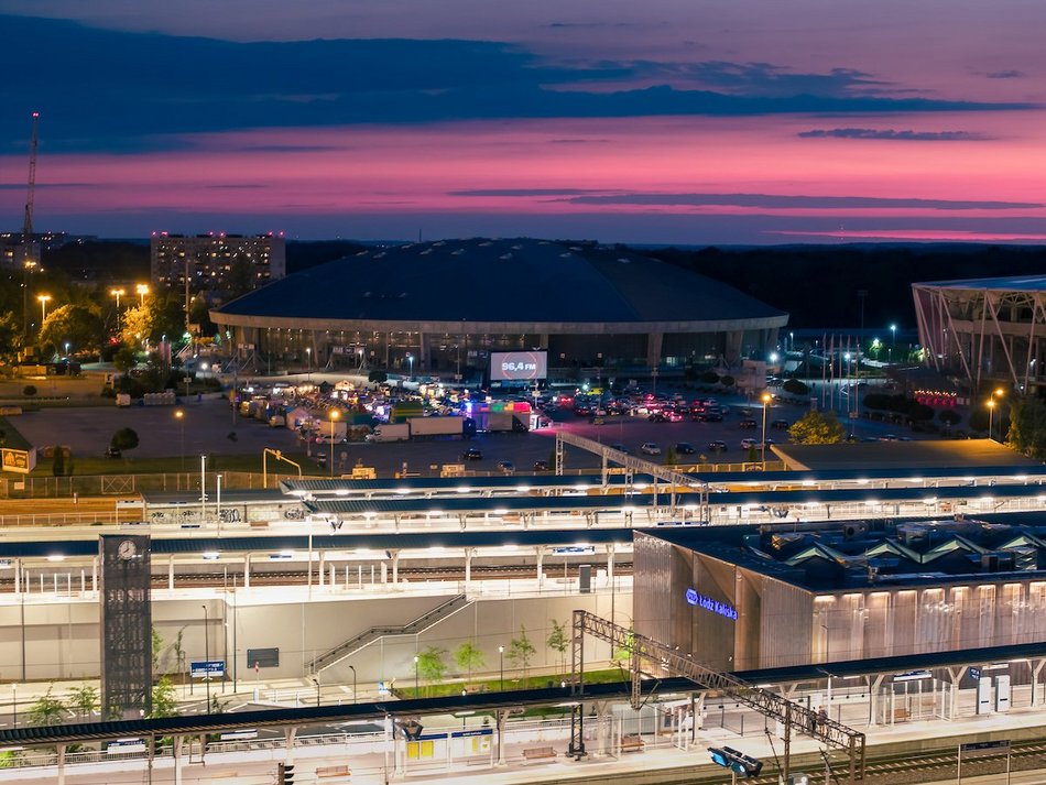 Łódź. Motopolówka przy Atlas Arenie w Łodzi. Dobre kino prosto z samochodu