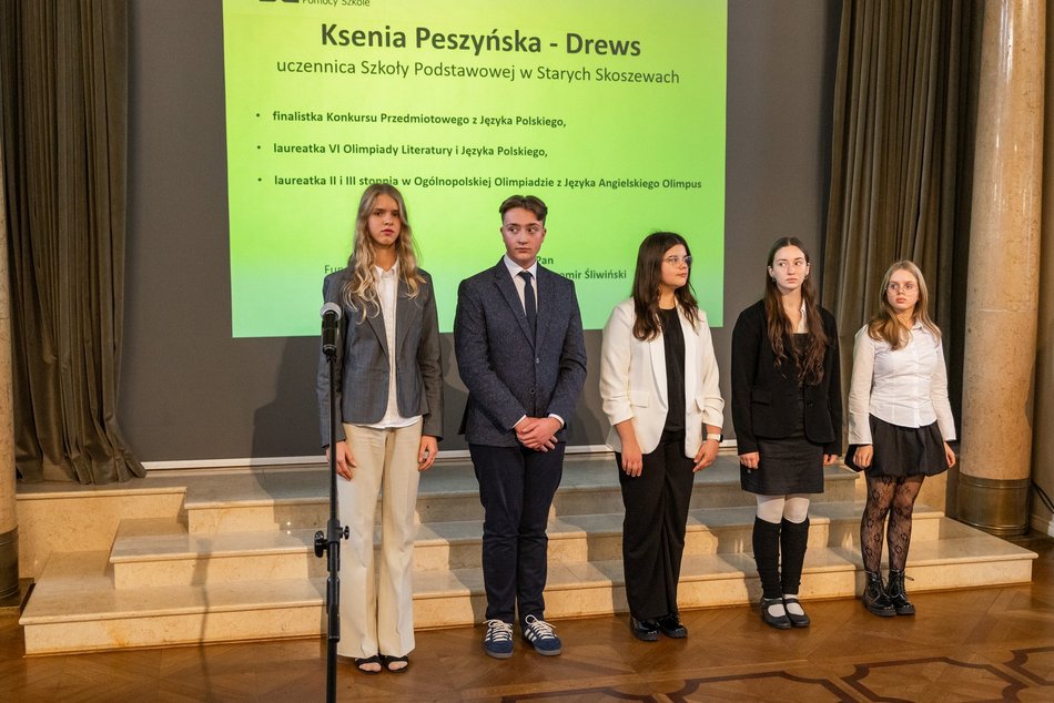 Łódź. Stypendia dla wybitnych uczniów z Łodzi i regionu przyznane. Nagrodzeni także nauczyciele