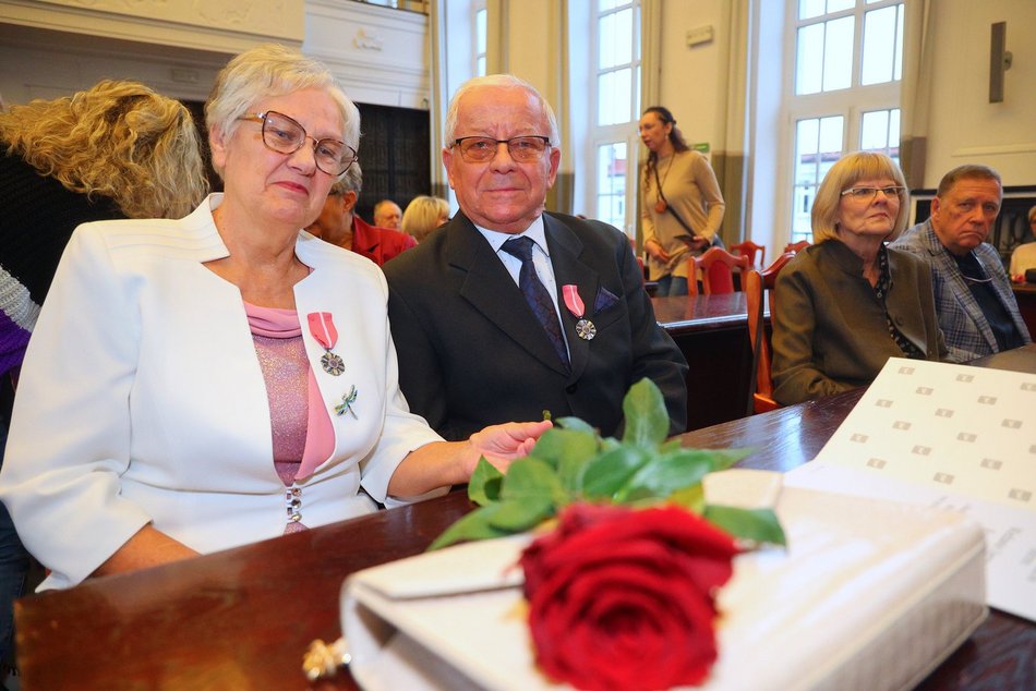 Łódź. Medale za długoletnie pożycie małżeńskie. Rekordziści są razem od 66 lat!