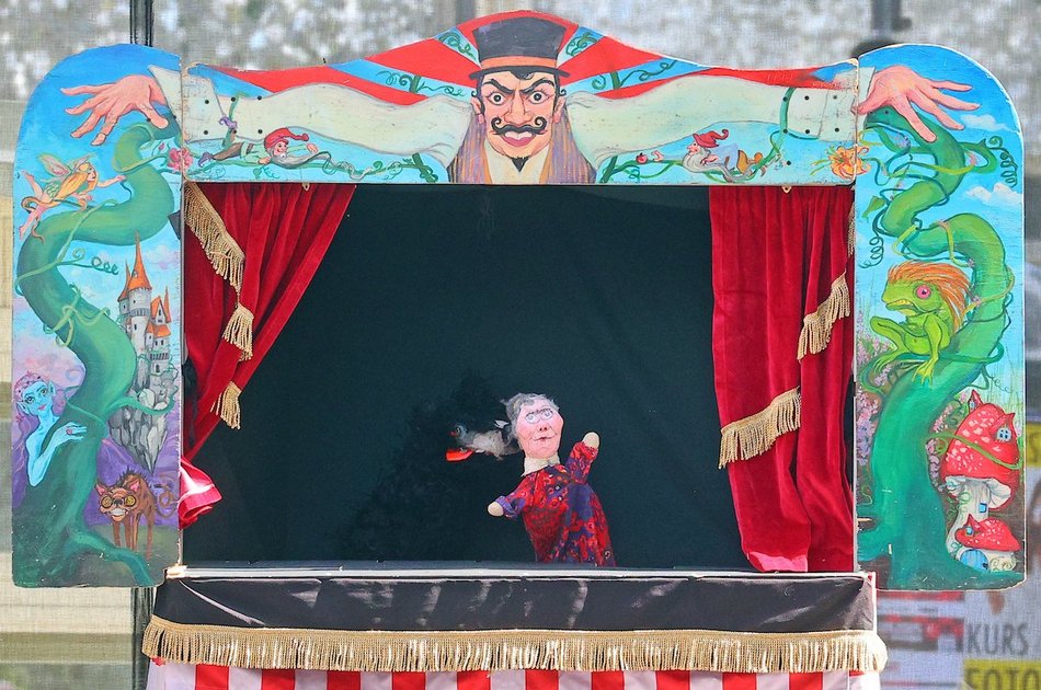 Łódź. Baśniowa Piotrkowska w Łodzi. Teatr Barnaby zachwycił najmłodszych widzów