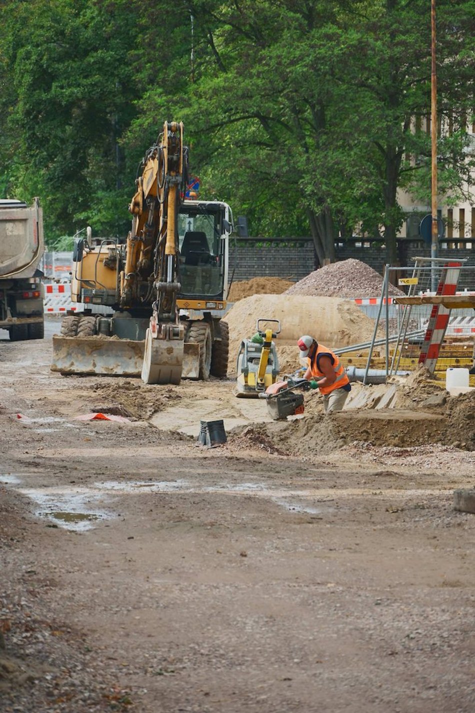 Łódź. Remont Kniaziewicza w Łodzi. Podbudowa pod nową drogę i zmiany w ruchu