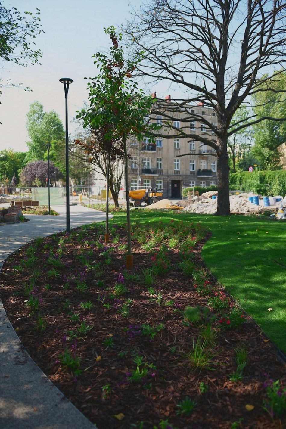 Łódź. Takiego skweru w Łodzi jeszcze nie było! Siłownia, park sensoryczny i plac zabaw już gotowe