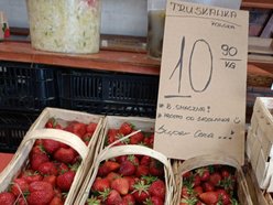 Cena truskawek, czereśni i borówek na rynkach w Łodzi