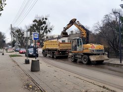Łódź. Kraking przy remontach ulic w Łodzi. To podziemy potwór, który buduje wodociągi!