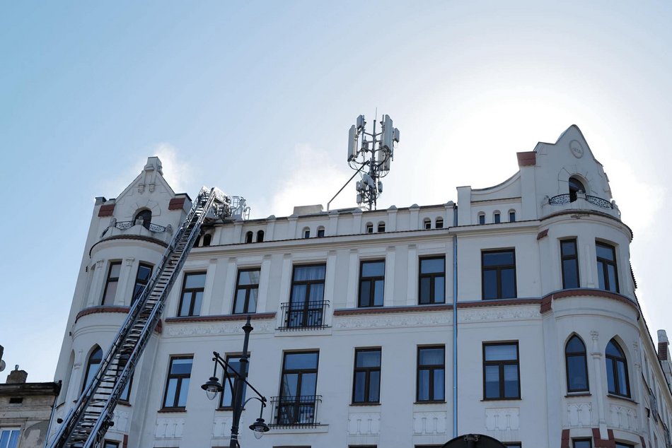 Pożar kamienicy u zbiegu Kilińskiego i Nawrot w Łodzi. Skrzyżowanie zablokowane