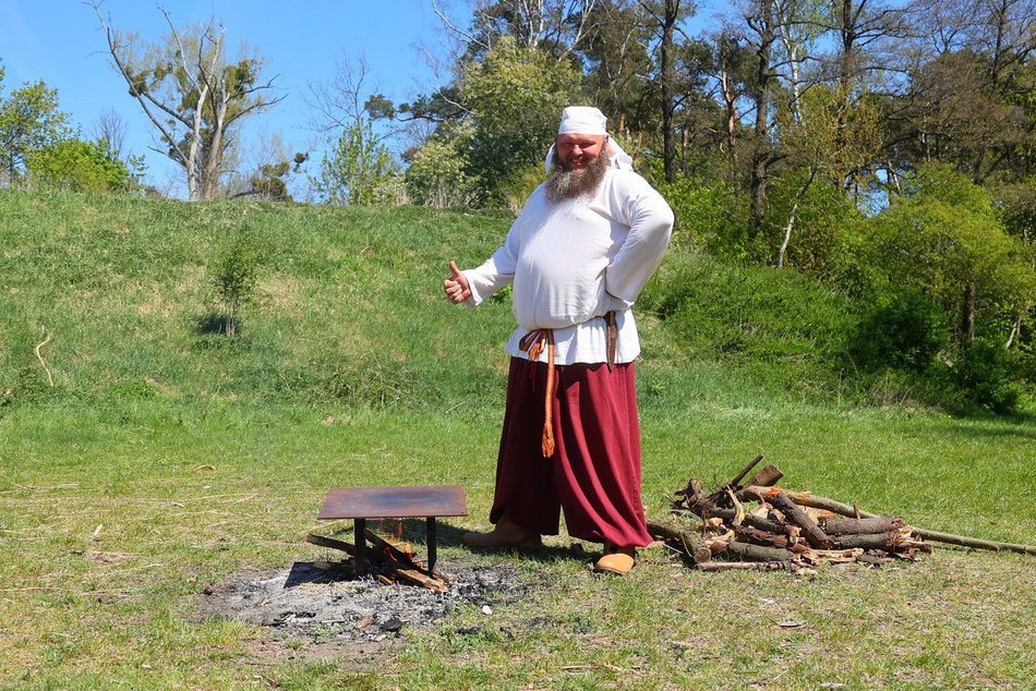 Łódź. Majówka na Stawach Stefańskiego w Łodzi. Słowiańska wioska, rowery wodne i grillowanie