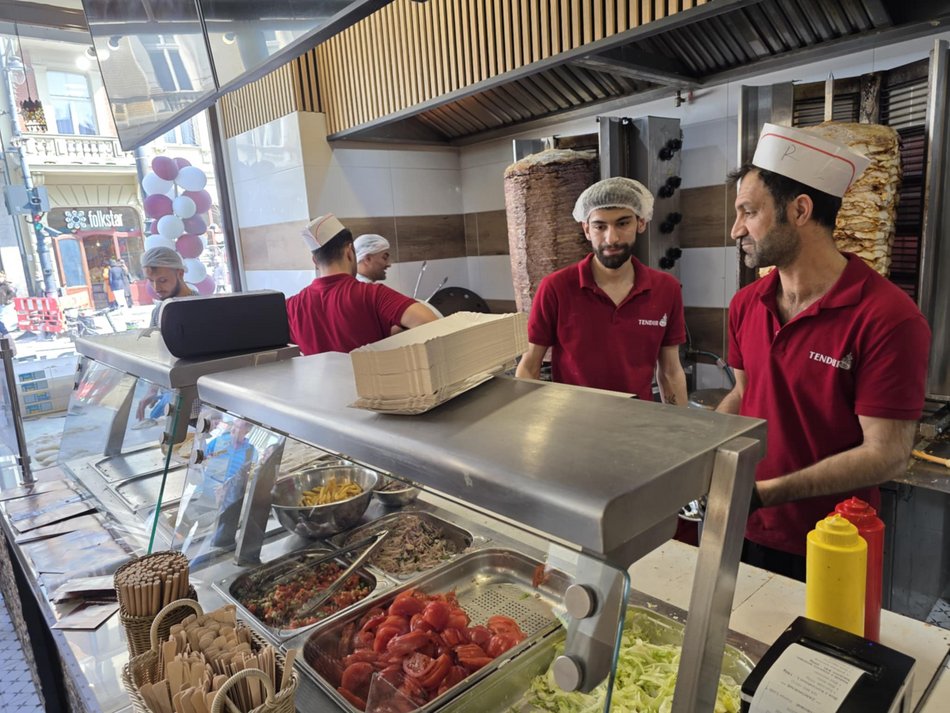 Łódź. Tendur Kebap w Łodzi już otwarty! Tłumy głodnych Łodzian stoją w kolejce