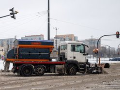 Zima w Łodzi nie odpuszcza. Drogowcy pracowali w nocy, by zapobiec gołoledzi!