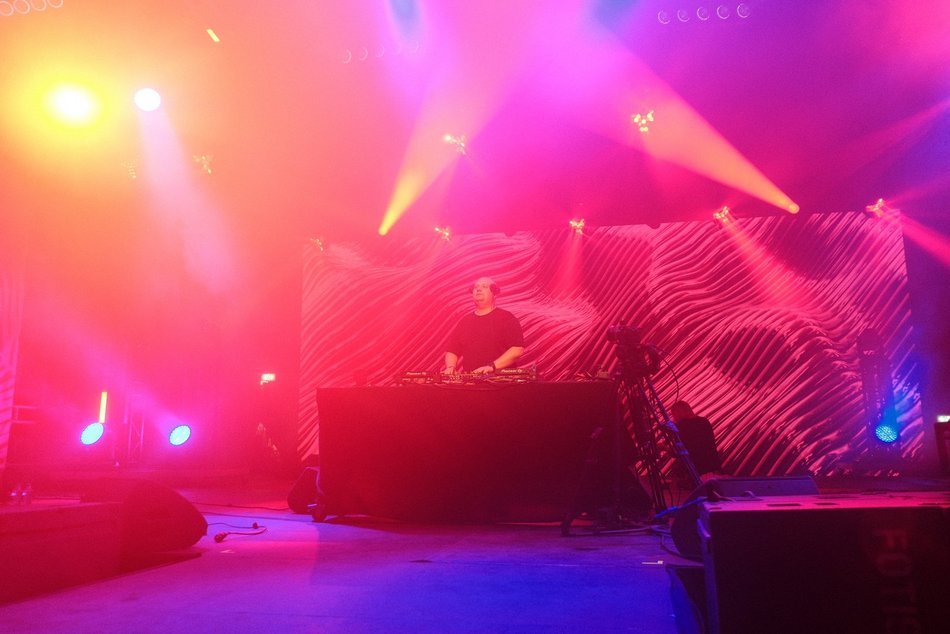 Didżeje rozgrzewają publiczność Łódź Summer Festival 2025. Muzyczne sety między koncertami