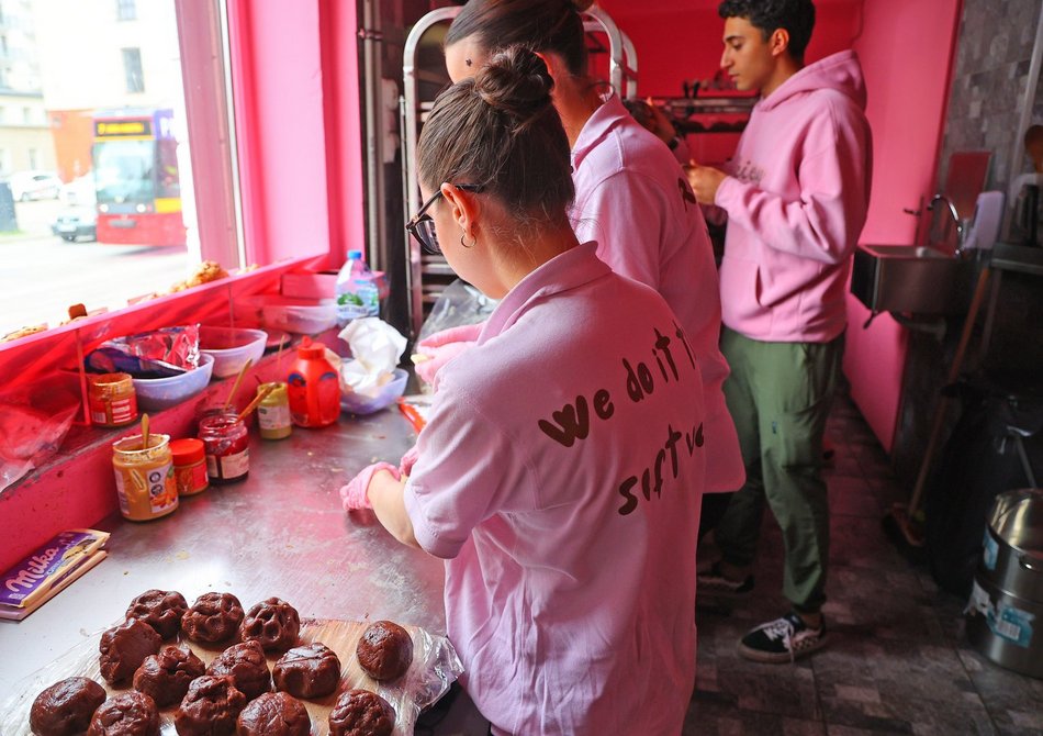 Łódź. Cukiernia, która szturmem podbiła podniebienia łodzian. Co zjemy w Cookiery?