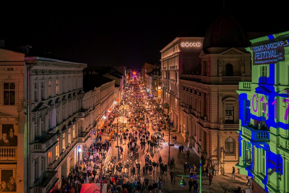 Łódź. Miliony świateł na Piotrkowskiej! Light Move Festival 2025 Łódź z lotu ptaka