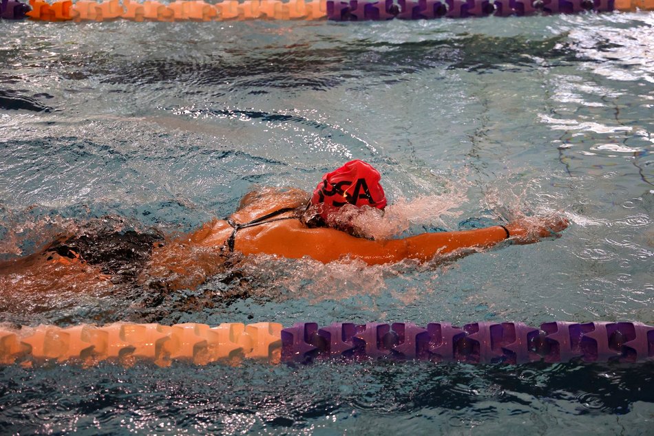 Zawody pływackie zorganizowane przez Międzyszkolny Klub Sportowy „Trójka”