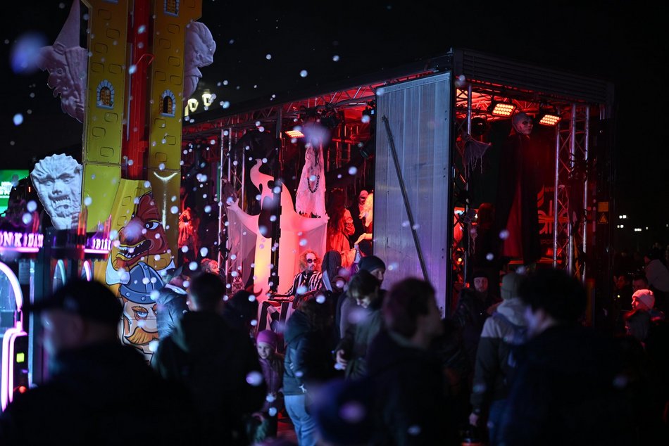 Łódź. Halloweenowa parada przeszła Piotrkowską w Łodzi. Tłumy duchów, czarownic i zombie!