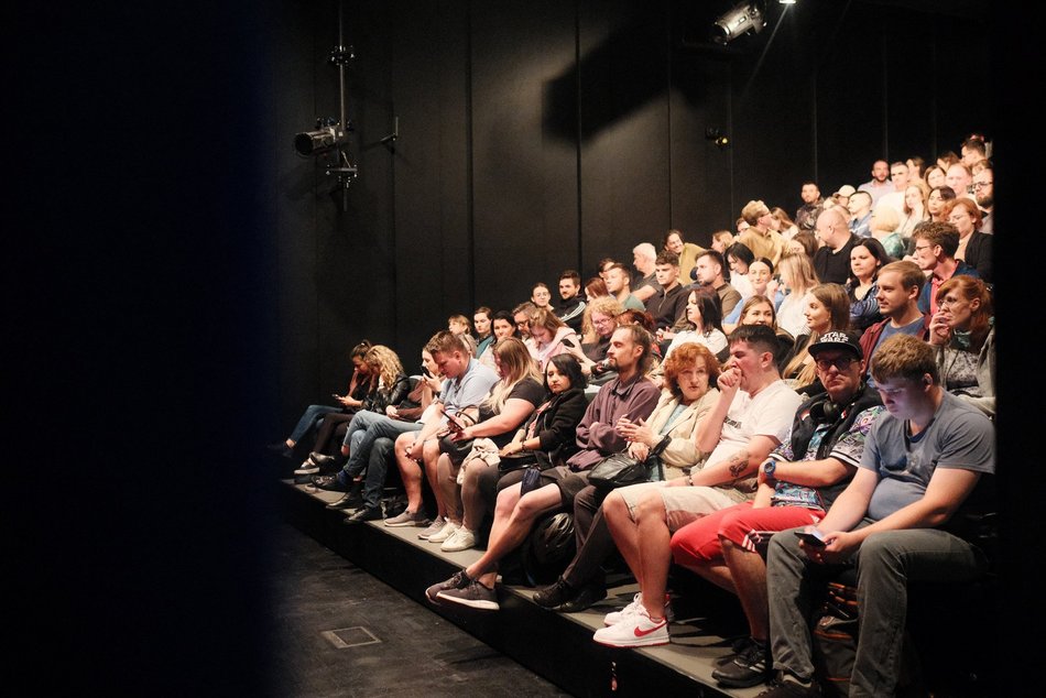 Adam Sobaniec na Stand-up Piotrkowska. Nawet deszcz nie pokrzyżował mu planów