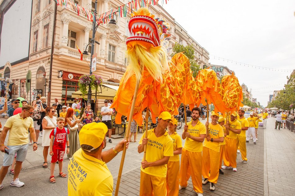 Chińska parada Falun Dafa na ul. Piotrkowskiej