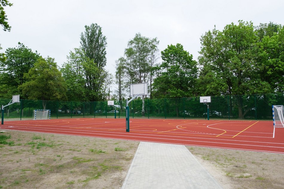 Łódź. Nowe boiska przy Szkole Podstawowej nr 182! Zagrasz tu w piłkę nożną, ręczną, koszykówkę i siatkę