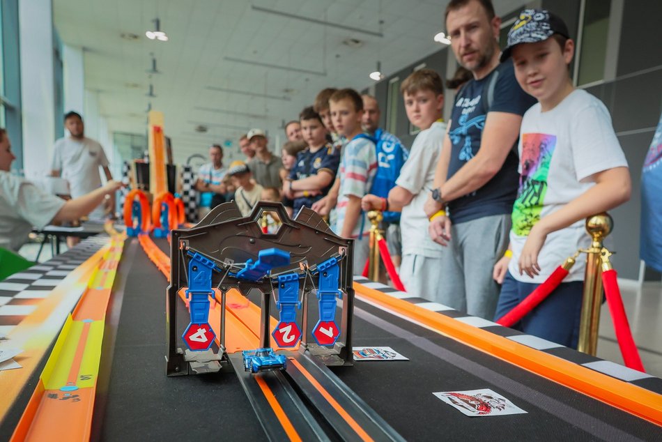 Łódź. Hot Wheels opanowały halę Expo Łódź! Setki miniatur aut, wyścigi na żywo i nie tylko!