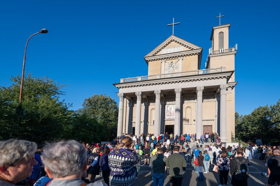 Łódź. Ruszyła 100. Piesza Pielgrzymka Łódzka na Jasną Górę. Maszeruje ponad 200 pątników!