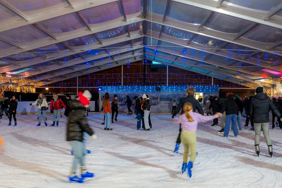 Tłumy w Manufakturze! Jarmark, lodowisko i choinka