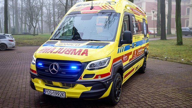 Nowa karetka dla Miejskiego Centrum Medycznego „Jonscher” w Łodzi. Najnowocześniejsza w Polsce