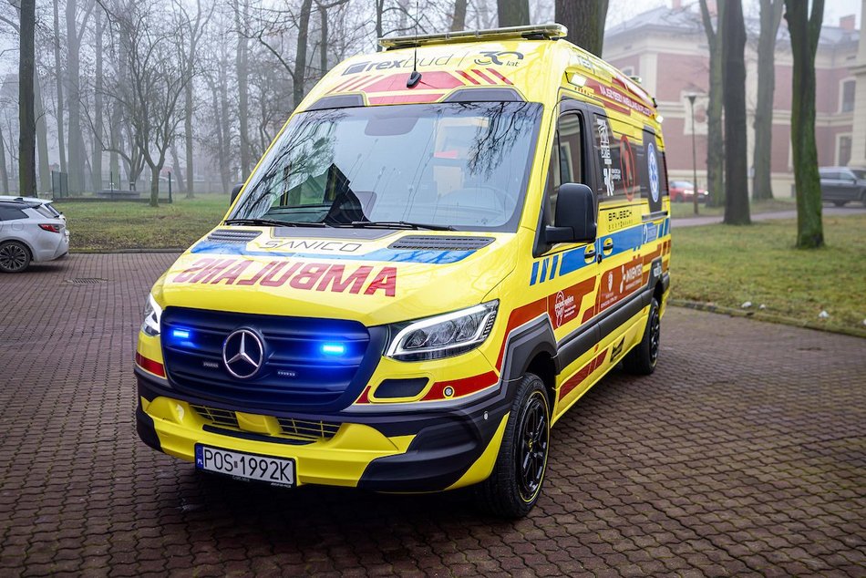 Łódź. Nowa karetka dla Miejskiego Centrum Medycznego „Jonscher”