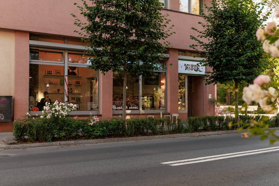 Kiosk przy Sienkiewicza w Łodzi otrzymał drugie życie! Nowa kawiarnia i sklep z dobrym designem