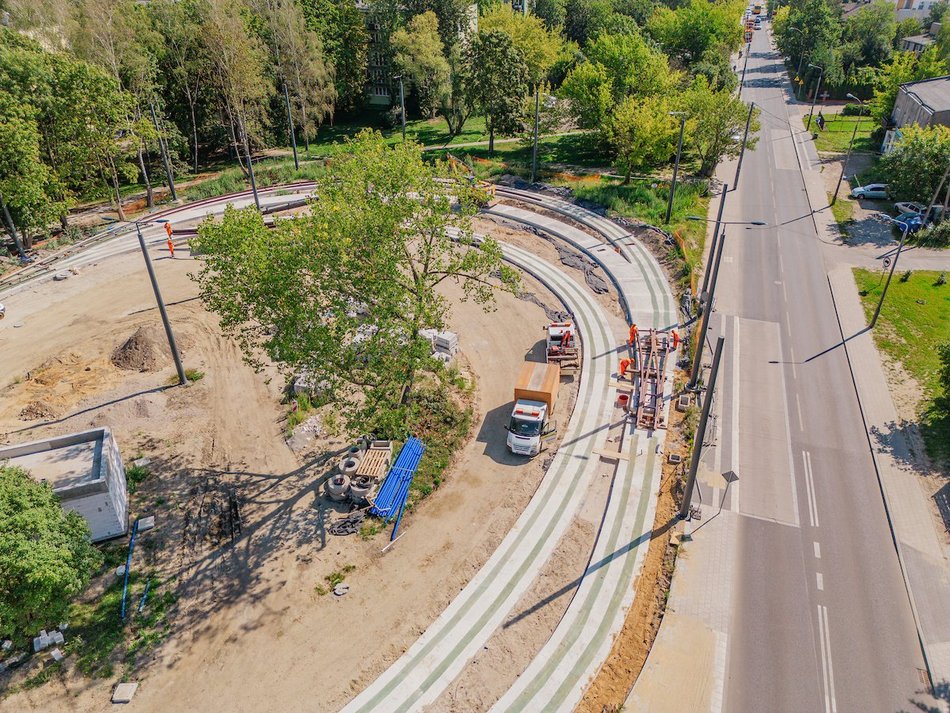 Łódź. Nowa krańcówka MPK Łódź przy Niższej w Łodzi. Widać już fundamenty i tory tramwajowe