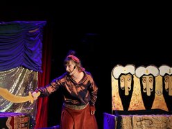 Łódź. Baśniowa Piotrkowska w Łodzi. W repertuarze "Alibaba i czterech rozbójników"