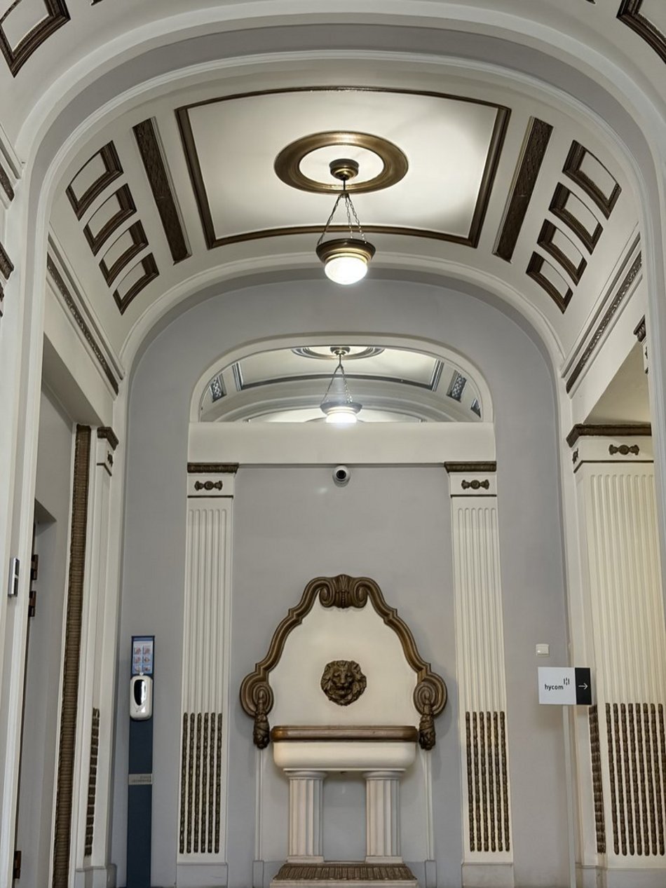 Łódź. Tajemnice ukrytych fontann i zdrojów w Łodzi. Lwie głowy i szklane kaskady w pałacach fabrykantów